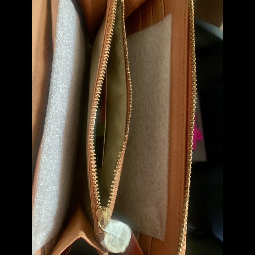 Tory Burch Wallet - Picture 5 of 5